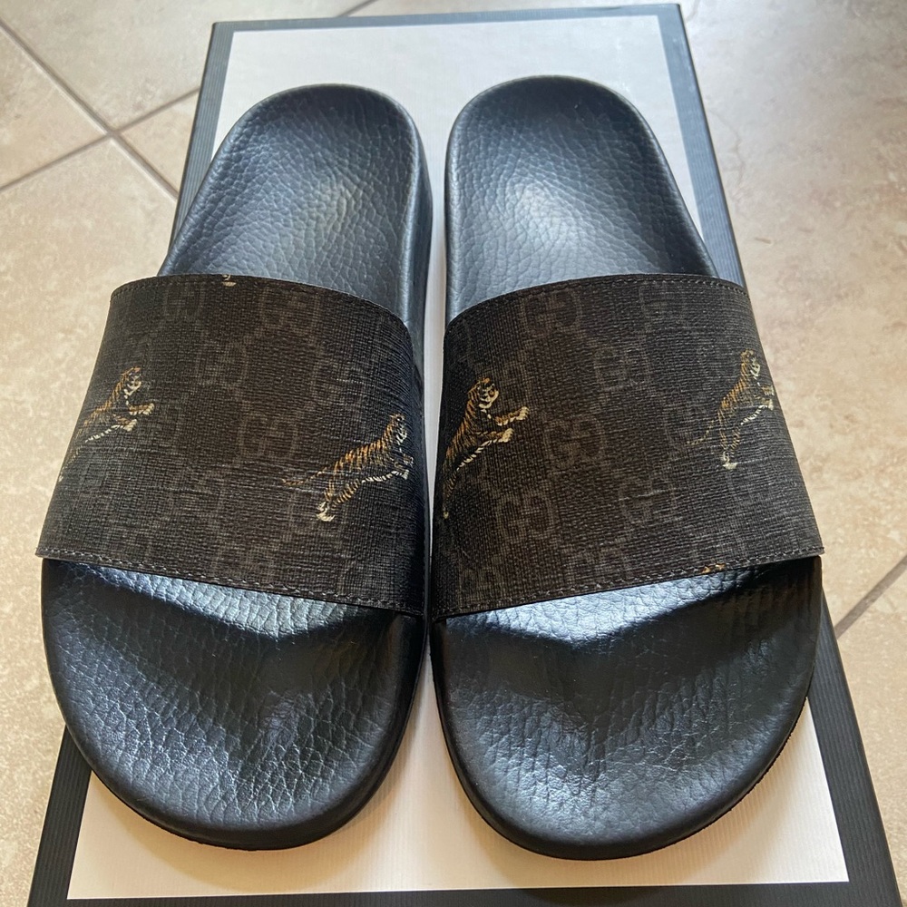 Gucci Tiger print Slides
